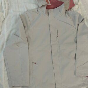 Water, snow and wind resistant jacket by Sela